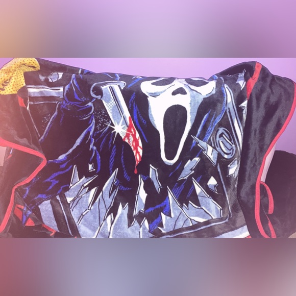 Scream 🖤 - Picture 3 of 4